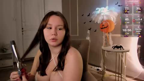 Snapshot of alisia_mars chatting on 10.24.25 Alisia online show from 10.24.25