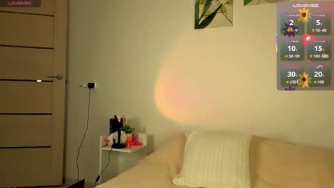 Snapshot of alisia_mars chatting on 11.06.25 Alisia online show from 11.06.25