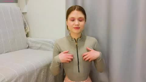 Snapshot of alisia_spinnet chatting on 05.14.26 Alisia online show from 05.14.26