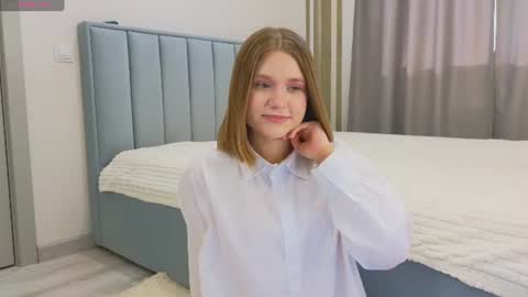 Snapshot of alisia_spinnet chatting on 07.28.26 Alisia online show from 07.28.26