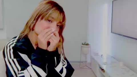 Snapshot of alisondiaz_ chatting on 01.08.25 Alison diaz online show from 01.08.25