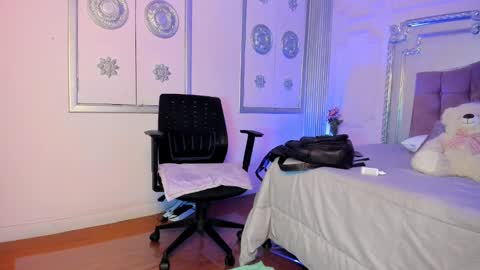 Snapshot of alisonfishert chatting on 12.31.24 Alison Fishert online show from 12.31.24