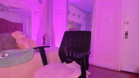 Snapshot of alisonfishert chatting on 01.04.25 Alison Fishert online show from 01.04.25