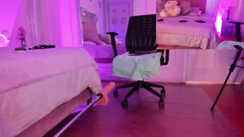 Snapshot of alisonfishert chatting on 01.16.25 Alison Fishert online show from 01.16.25