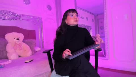 Snapshot of alisonfishert chatting on 01.21.25 Alison Fishert online show from 01.21.25