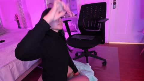 Snapshot of alisonfishert chatting on 01.21.25 Alison Fishert online show from 01.21.25