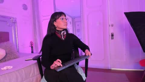 Snapshot of alisonfishert chatting on 01.28.25 Alison Fishert online show from 01.28.25