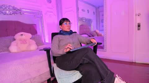 Snapshot of alisonfishert chatting on 01.29.25 Alison Fishert online show from 01.29.25