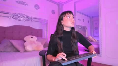 Snapshot of alisonfishert chatting on 02.19.25 Alison Fishert online show from 02.19.25