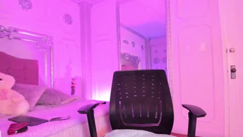 Snapshot of alisonfishert chatting on 02.24.25 Alison Fishert online show from 02.24.25