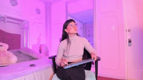 Snapshot of alisonfishert chatting on 02.25.25 Alison Fishert online show from 02.25.25