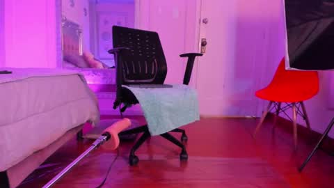 Snapshot of alisonfishert chatting on 02.27.25 Alison Fishert online show from 02.27.25