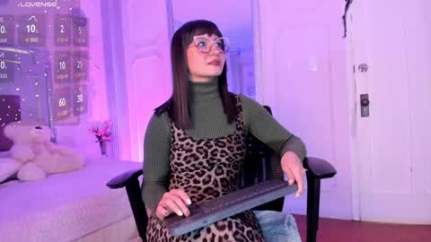 Snapshot of alisonfishert chatting on 10.20.25 Alison Fishert online show from 10.20.25