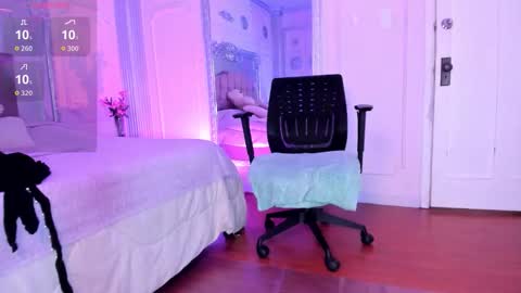 Snapshot of alisonfishert chatting on 10.22.25 Alison Fishert online show from 10.22.25