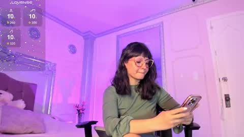 Snapshot of alisonfishert chatting on 10.25.25 Alison Fishert online show from 10.25.25