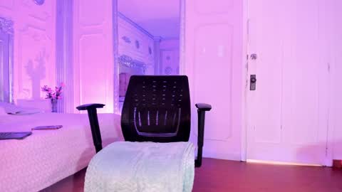 Snapshot of alisonfishert chatting on 11.04.25 Alison Fishert online show from 11.04.25