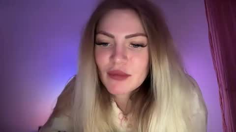 Snapshot of alisonlaurentis chatting on 10.26.25 Ecate online show from 10.26.25