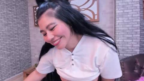 Snapshot of alisonn_doll chatting on 10.14.25 alisonn_doll online show from 10.14.25