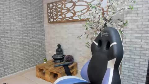 Snapshot of alisonn_doll chatting on 10.29.25 alisonn_doll online show from 10.29.25