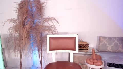 Alison Moon  online show from 01.25.25