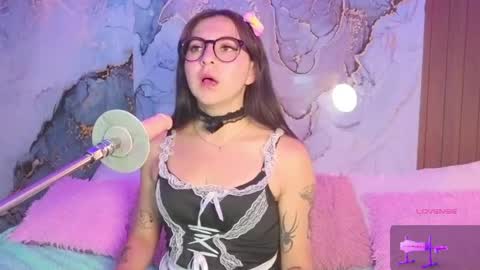 Snapshot of alissa_cute1 chatting on 04.19.26 Mia online show from 04.19.26