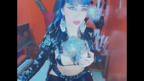 Snapshot of alissapeachx chatting on 11.18.25 Alissa Peach online show from 11.18.25