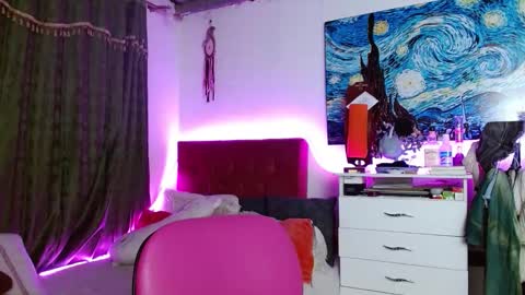 Snapshot of alissesallie_ chatting on 10.24.25 alissesallie_ online show from 10.24.25