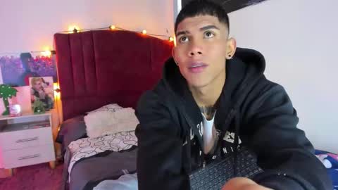 Snapshot of alisson_and_jhonny chatting on 10.15.25 Aliandjho online show from 10.15.25