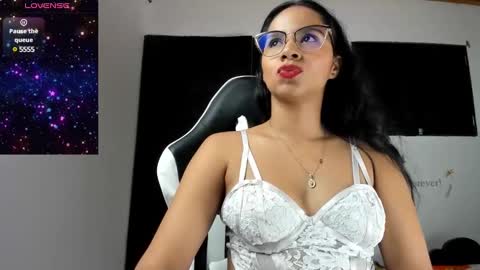 Snapshot of alisson_hoffman05 chatting on 01.14.25 Alisson hoffman05 online show from 01.14.25