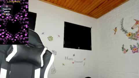 Snapshot of alisson_hoffman05 chatting on 02.14.25 Alisson hoffman05 online show from 02.14.25