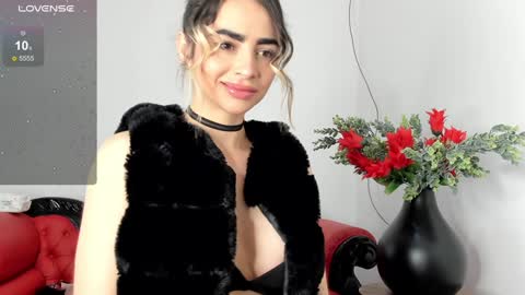 Alisson Domit  online show from 12.07.24