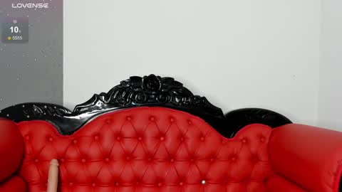 Alisson Domit  online show from 12.11.24