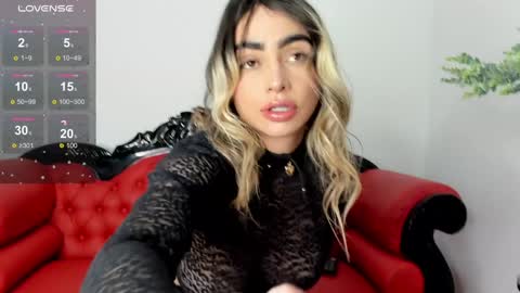 Alisson Domit  online show from 12.21.24
