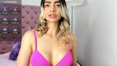 Alisson Domit  online show from 02.06.25