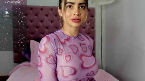 Alisson Domit  online show from 02.28.25