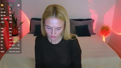 Snapshot of alisssarose chatting on 10.14.25 alisssarose online show from 10.14.25