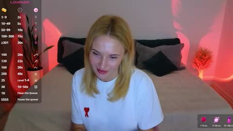 Snapshot of alisssarose chatting on 11.04.25 alisssarose online show from 11.04.25