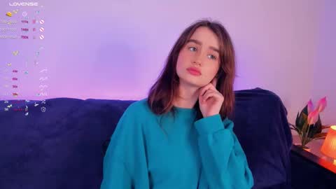 Snapshot of alivialovely chatting on 10.05.25 Alivia online show from 10.05.25