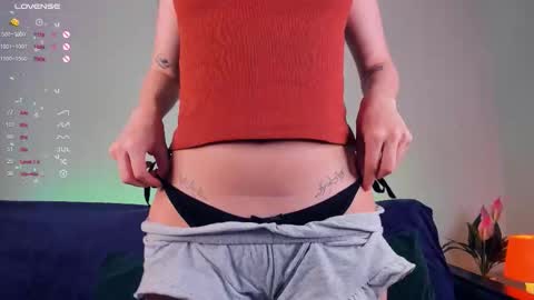 Snapshot of alivialovely chatting on 10.07.25 Alivia online show from 10.07.25