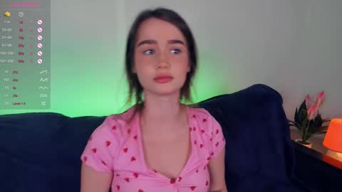 Snapshot of alivialovely chatting on 10.12.25 Alivia online show from 10.12.25