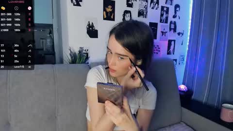 Snapshot of alivialovely chatting on 10.30.25 Alivia online show from 10.30.25