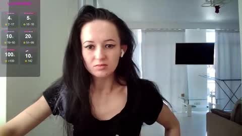 Snapshot of alkh_amare chatting on 10.31.25 Amare online show from 10.31.25