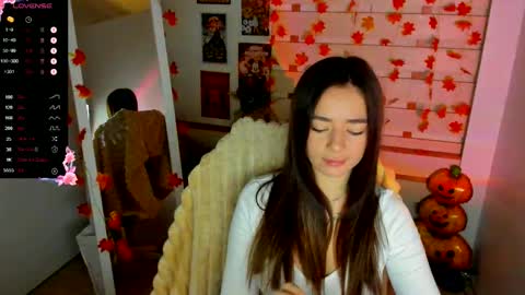 Snapshot of allana_dream chatting on 10.19.25 Allana online show from 10.19.25