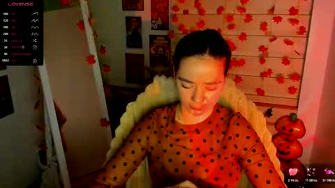 Snapshot of allana_dream chatting on 11.10.25 Allana online show from 11.10.25