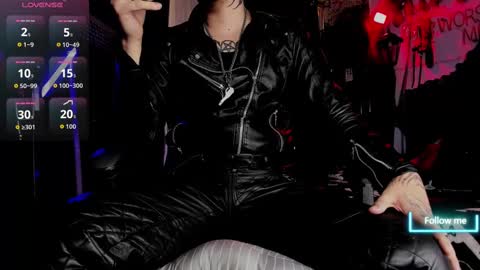 Snapshot of allanhurtss chatting on 10.02.25 online show from 10.02.25