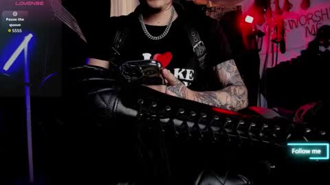 Snapshot of allanhurtss chatting on 10.04.25 online show from 10.04.25