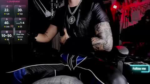 Snapshot of allanhurtss chatting on 10.06.25 online show from 10.06.25