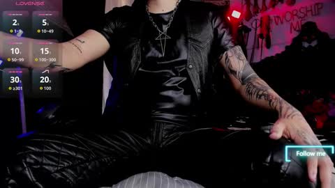 Snapshot of allanhurtss chatting on 10.16.25 online show from 10.16.25