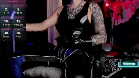 Snapshot of allanhurtss chatting on 10.24.25 online show from 10.24.25