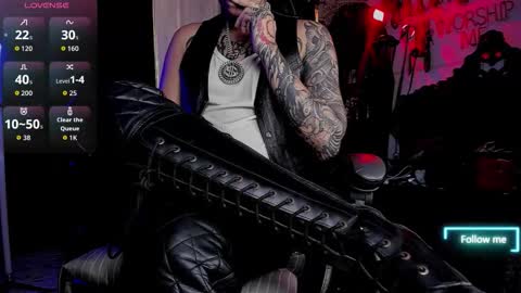 Snapshot of allanhurtss chatting on 11.04.25 online show from 11.04.25